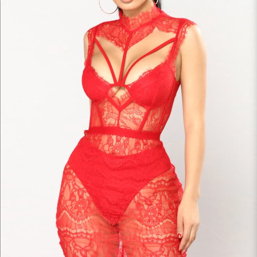 ⭐️NWT Fashion nova Without a trace lace dress⭐️